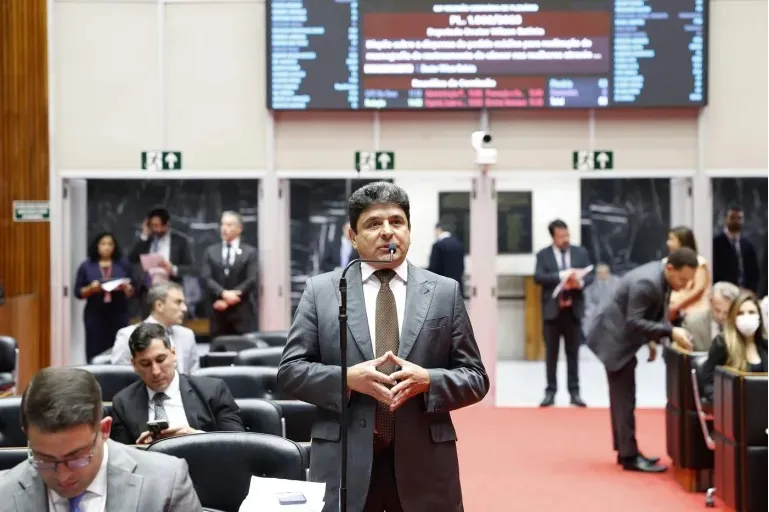 Dr. Wilson Batista em atendimento clínico humanizado na Zona da Mata